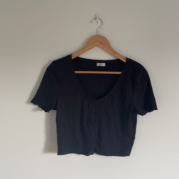 🔵Cropped Button Down Black Tee - Picture 3 of 6